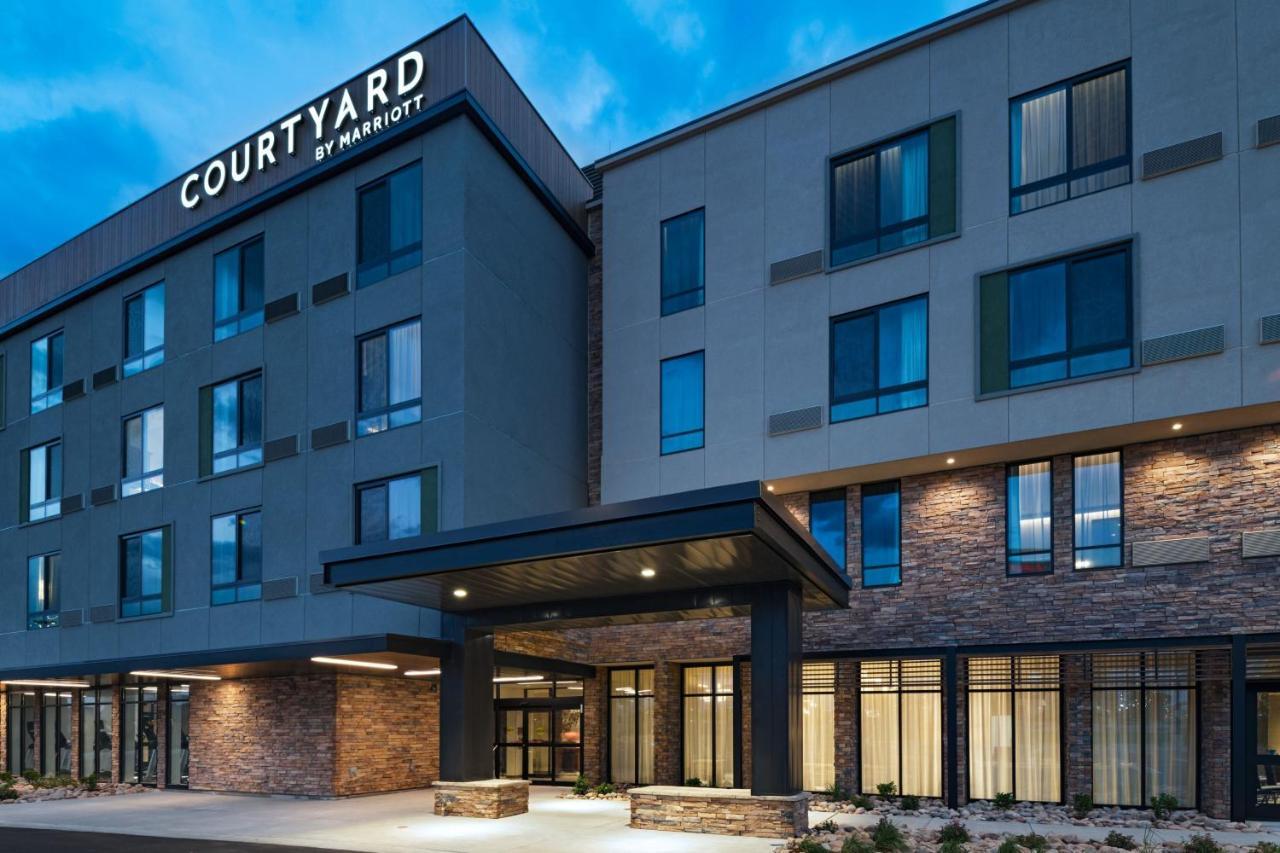 Готель Courtyard By Marriott Colorado Springs North, Air Force Academy Екстер'єр фото
